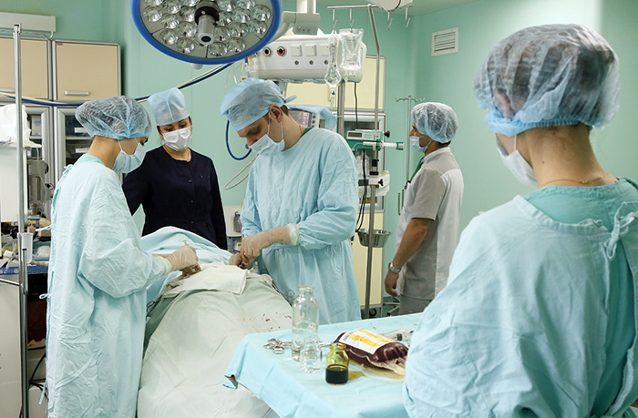 Операция по трансплантации костного мозга от донора.